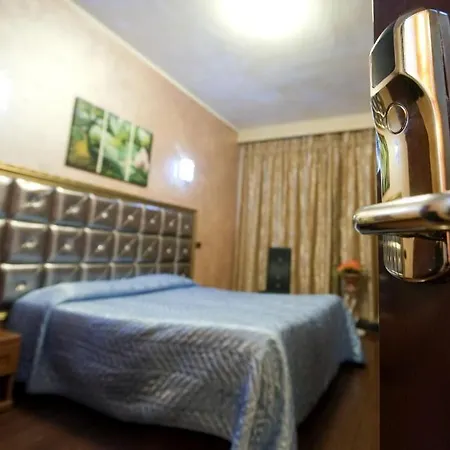 ホテル Bengasi
